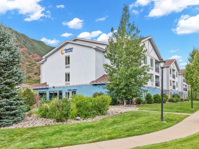 Comfort Inn & Suites Glenwood Springs On The River image