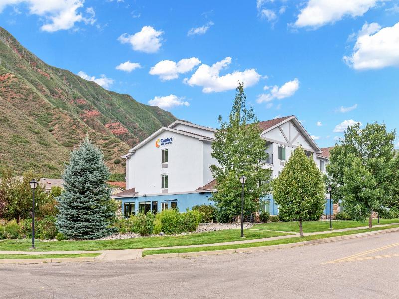 Comfort Inn & Suites Glenwood Springs On The River image