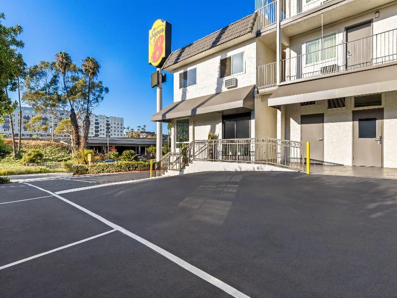 Super 8 by Wyndham San Diego Hotel Circle image