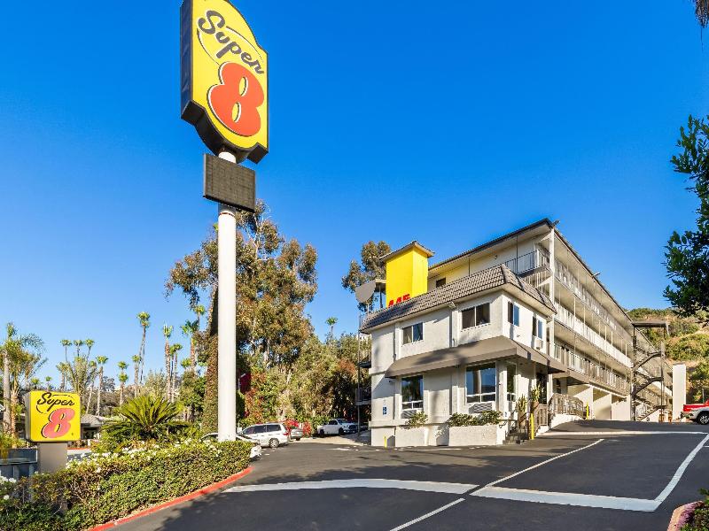 Super 8 by Wyndham San Diego Hotel Circle image