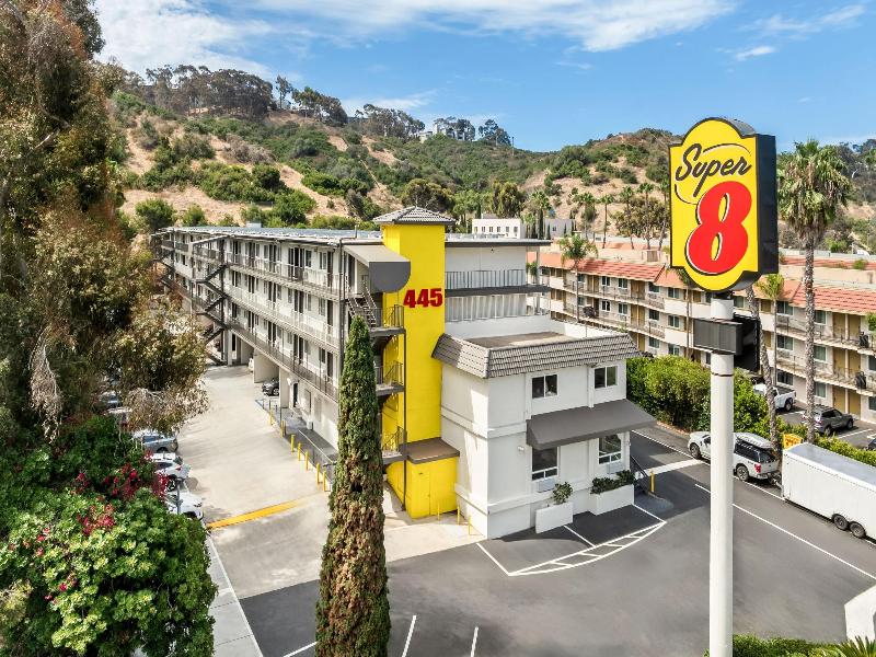 Super 8 by Wyndham San Diego Hotel Circle image