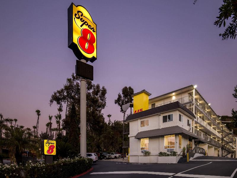 Super 8 by Wyndham San Diego Hotel Circle image