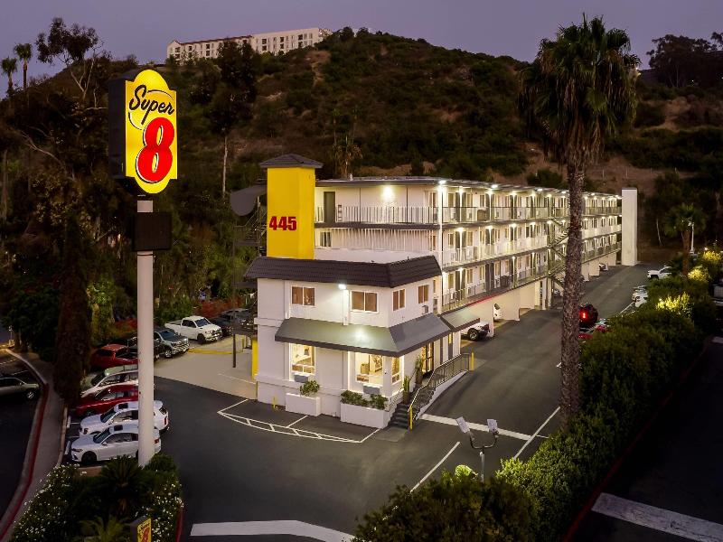 Super 8 by Wyndham San Diego Hotel Circle image