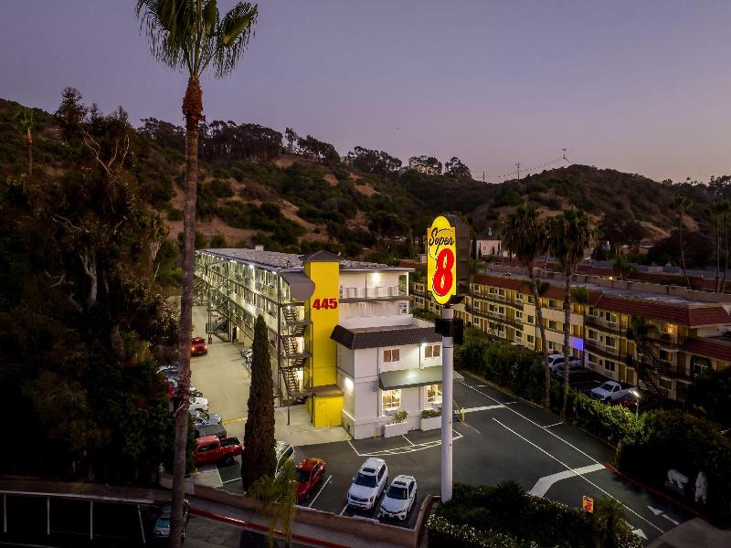 Super 8 by Wyndham San Diego Hotel Circle image