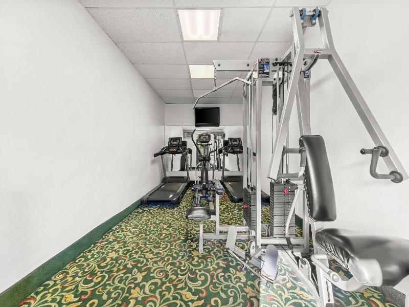 Super 8 by Wyndham San Diego Hotel Circle image