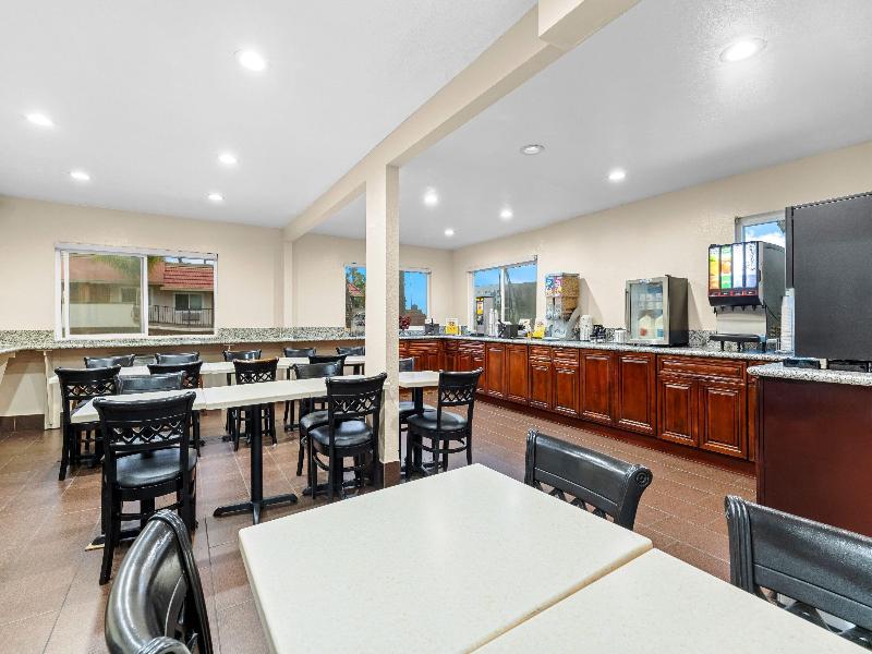 Super 8 by Wyndham San Diego Hotel Circle image