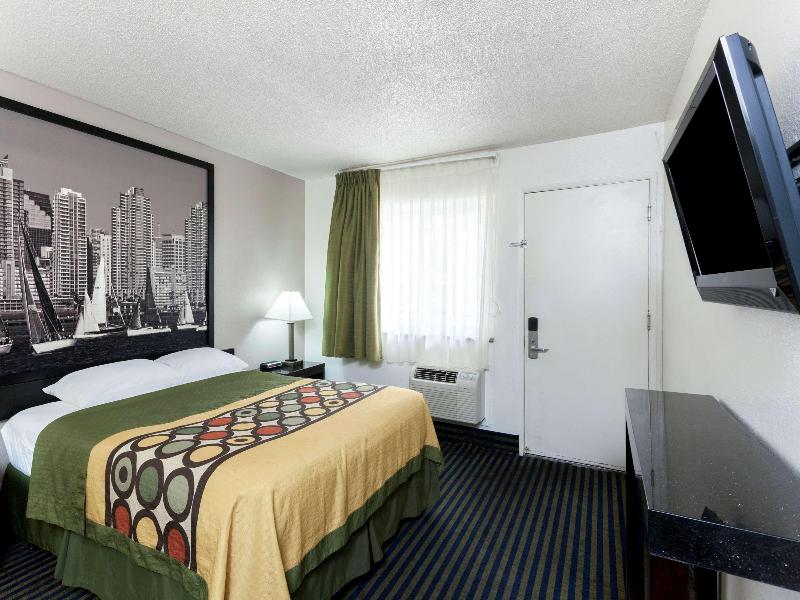 Super 8 by Wyndham San Diego Hotel Circle image