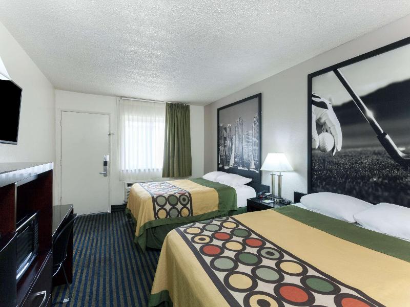 Super 8 by Wyndham San Diego Hotel Circle image