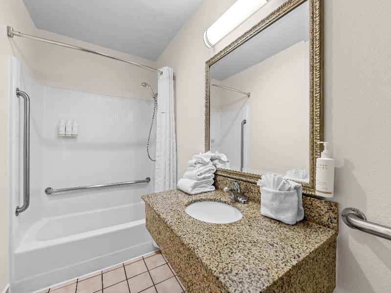 Super 8 by Wyndham San Diego Hotel Circle image