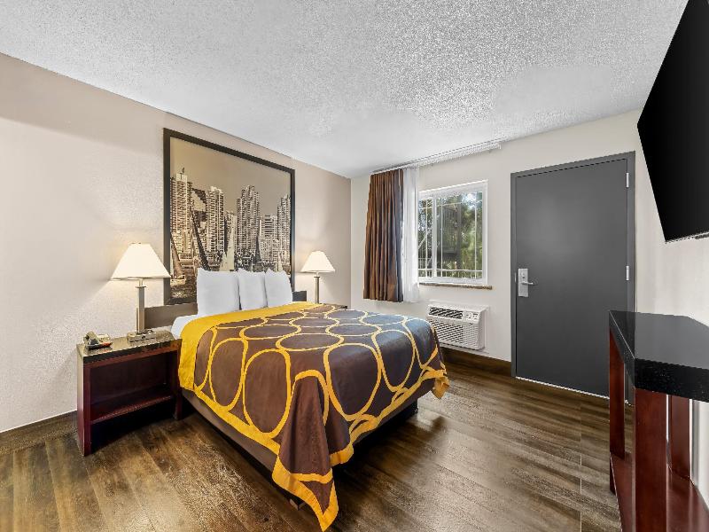 Super 8 by Wyndham San Diego Hotel Circle image