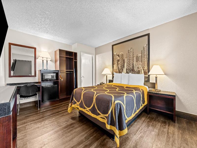 Super 8 by Wyndham San Diego Hotel Circle image