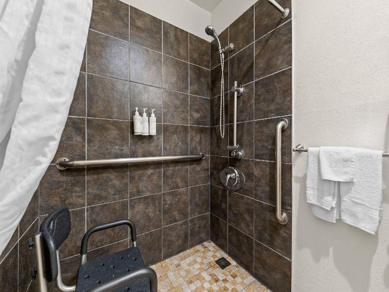 Super 8 by Wyndham San Diego Hotel Circle image