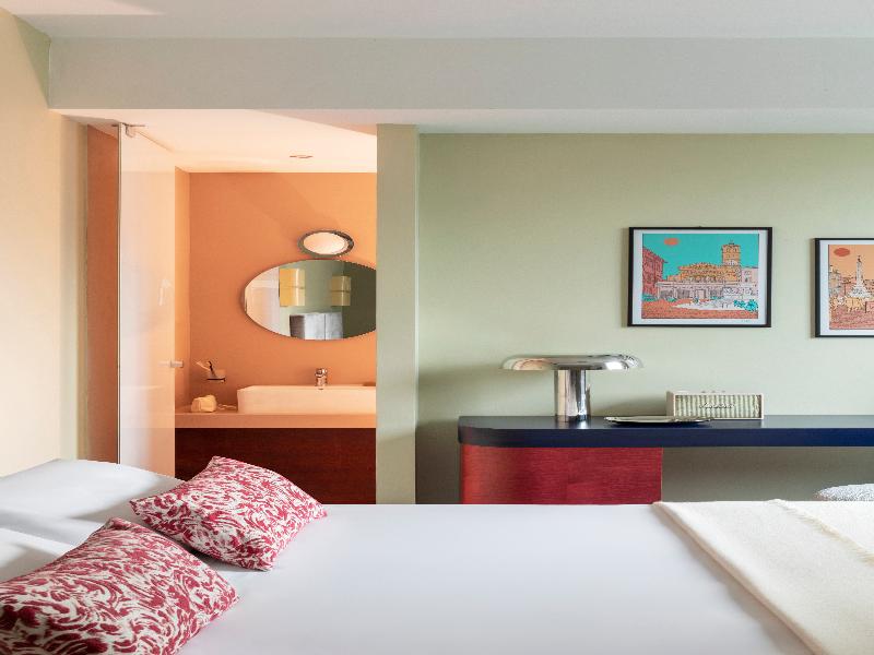 room detail thumbnail 1