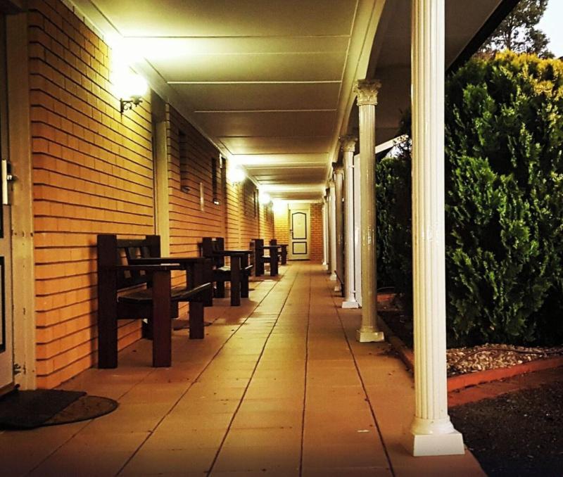 Hilltops Retreat Motor Inn