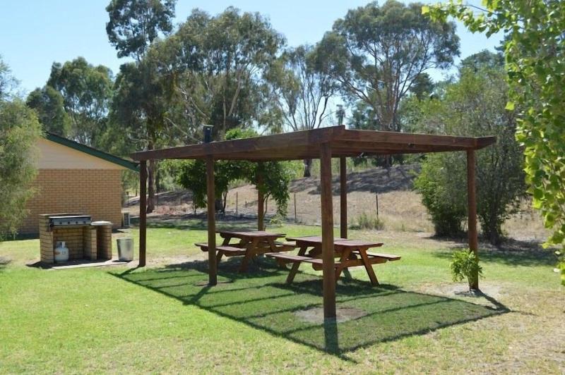Hilltops Retreat Motor Inn