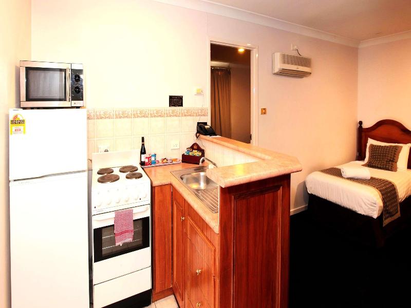 Best Western Ambassador Motor Inn & Apartments image