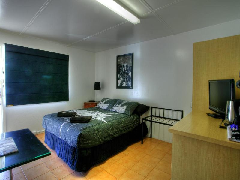 Halls Creek Motel image