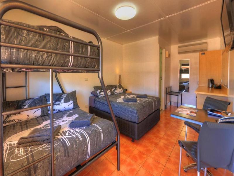 Halls Creek Motel image 4