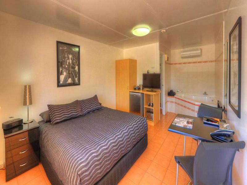 Halls Creek Motel image 6