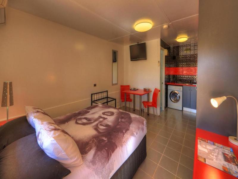 Halls Creek Motel image