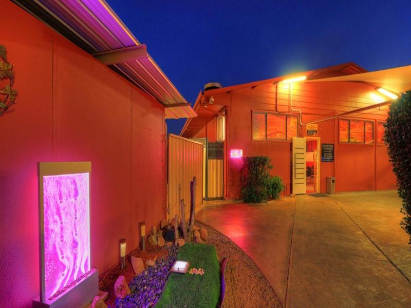 Halls Creek Motel image