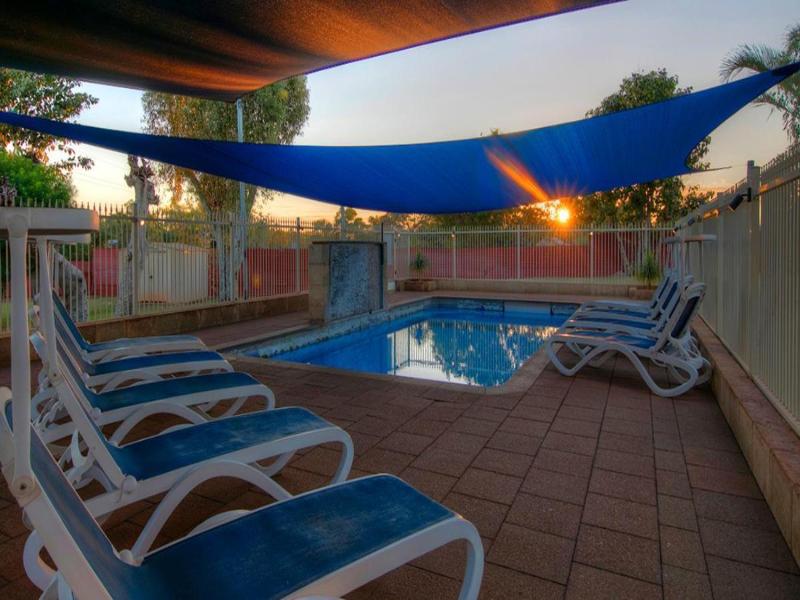 Halls Creek Motel image