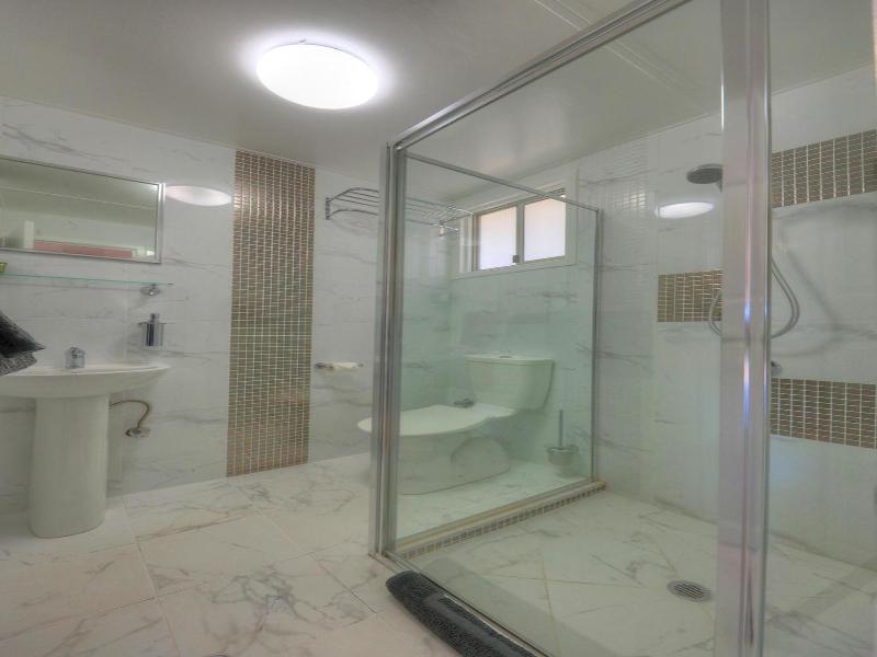 Halls Creek Motel image