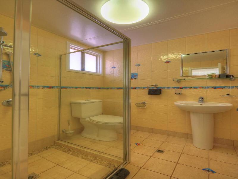 Halls Creek Motel image