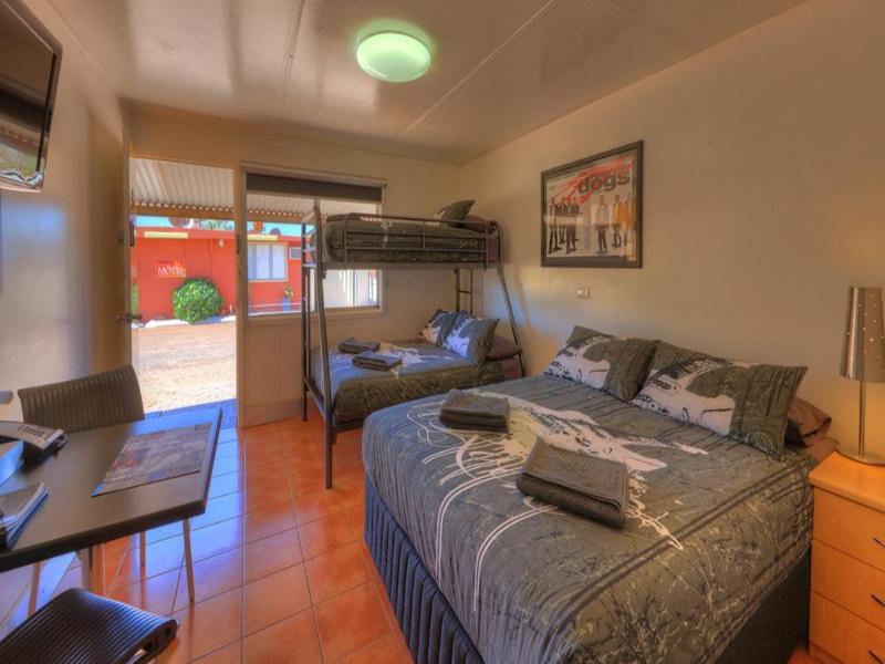 Halls Creek Motel image