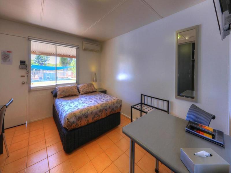 Halls Creek Motel image