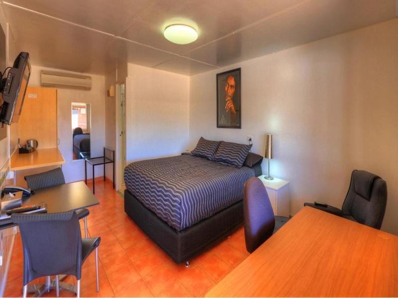 Halls Creek Motel image