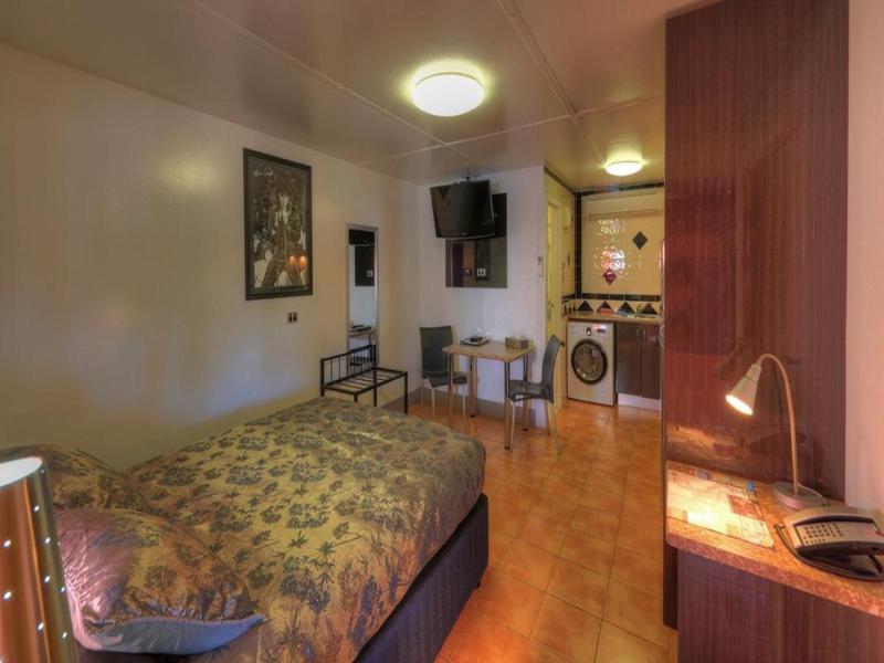 Halls Creek Motel image