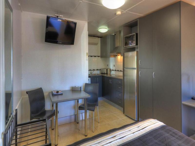 Halls Creek Motel image