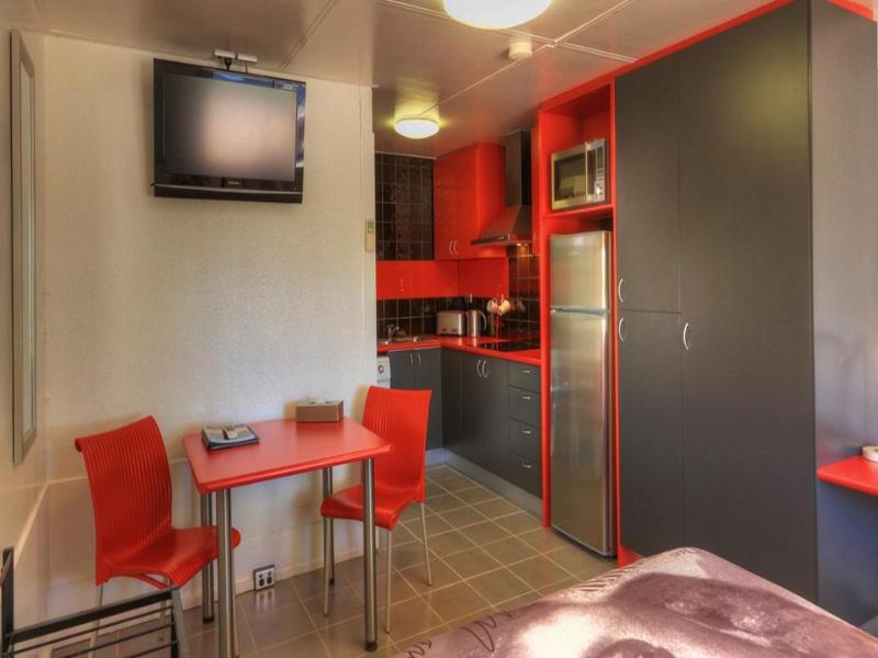 Halls Creek Motel image