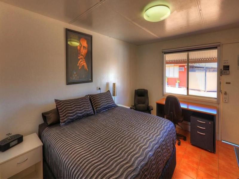 Halls Creek Motel image