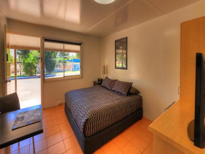 Halls Creek Motel image