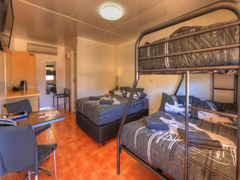 Halls Creek Motel image