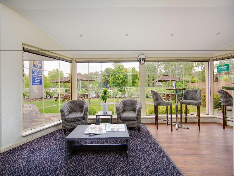 Best Western Plus Hovell Tree Inn — view