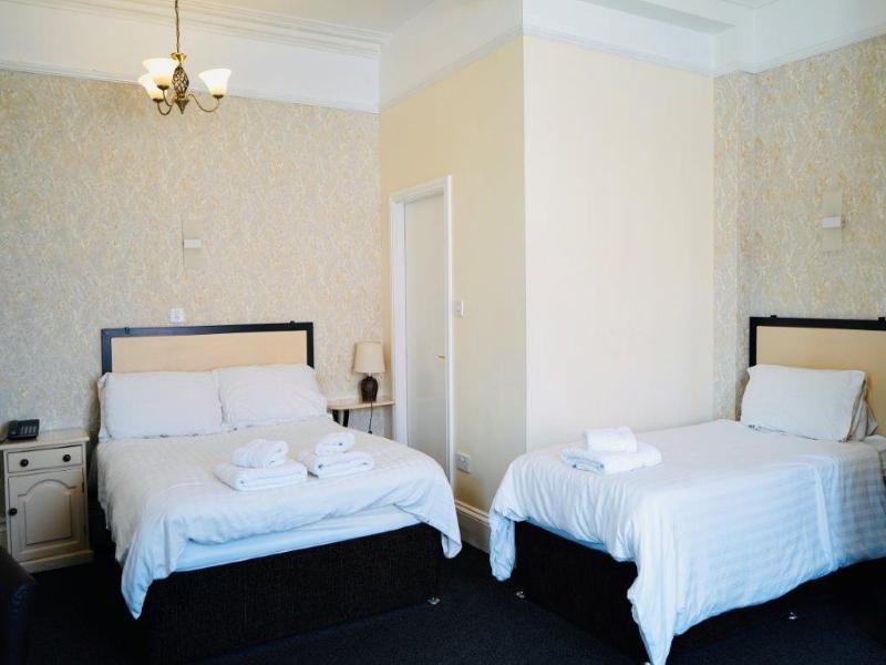 Deincourt Hotel image