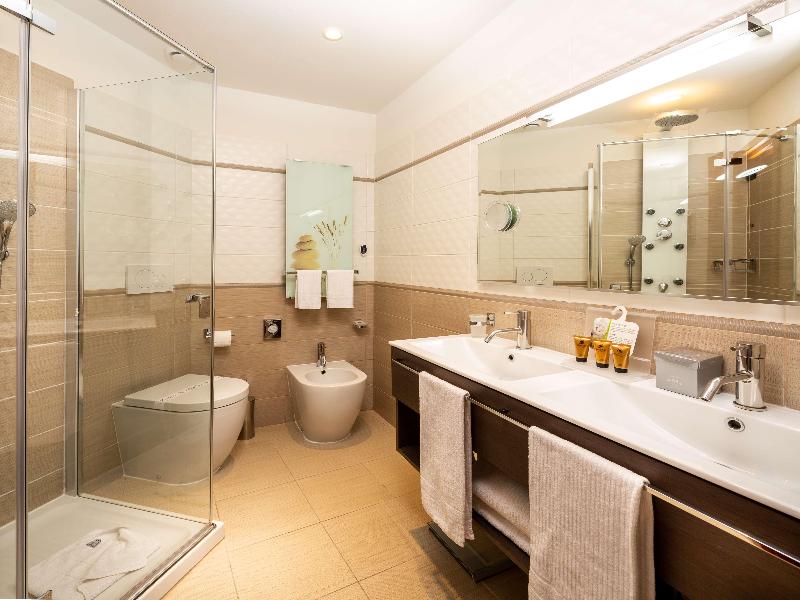 Best Western Plus Tigullio Royal Hotel image