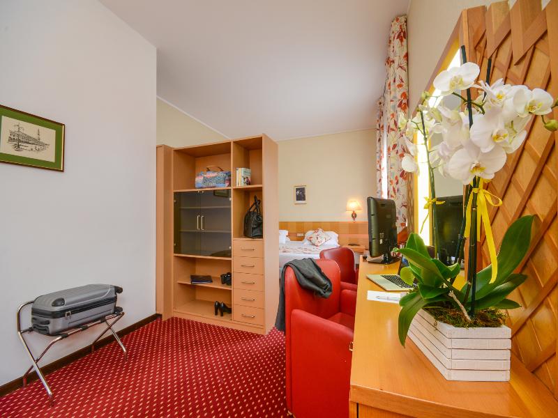 Hotel Oliveto image