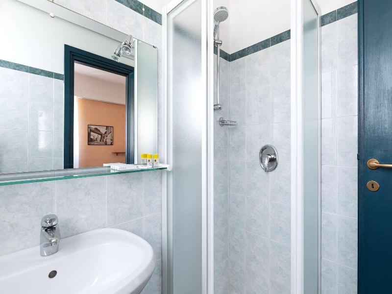 B&B Hotel Como City Center image