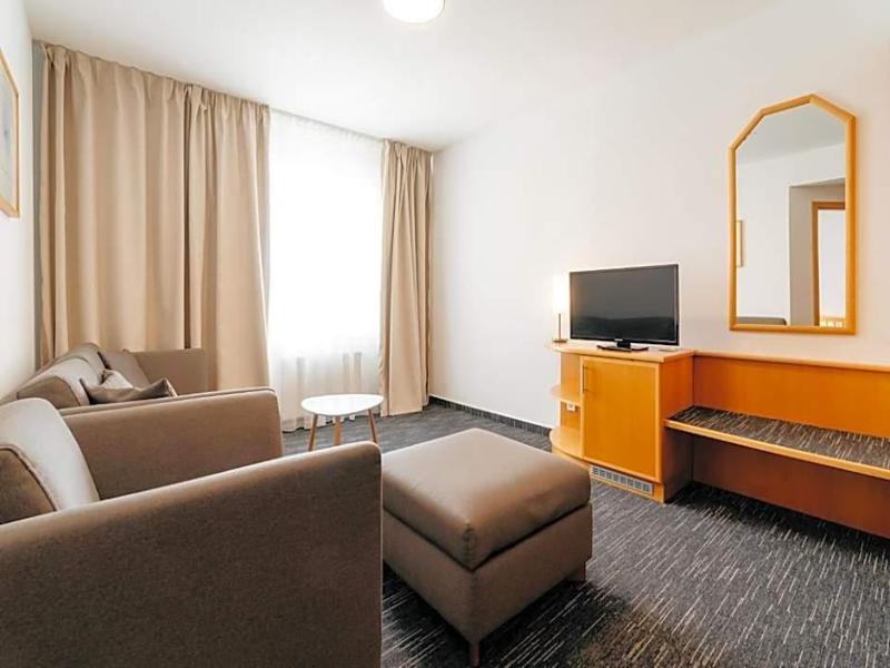 Hotel Pracharna image