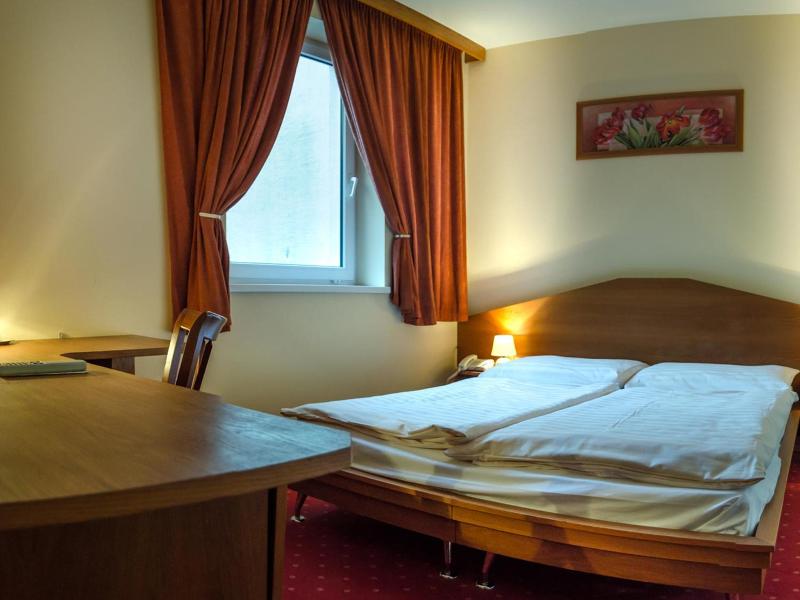 BEST WESTERN Hotel West image