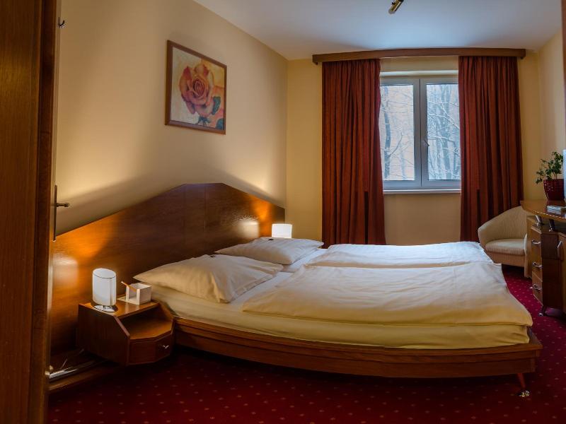 BEST WESTERN Hotel West image