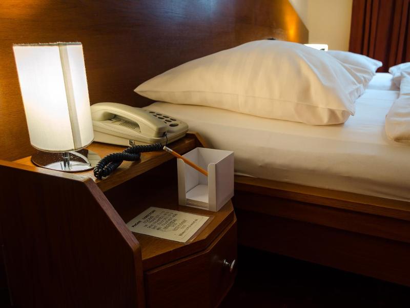 BEST WESTERN Hotel West image