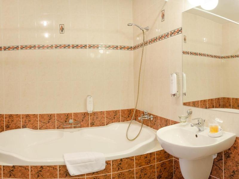 BEST WESTERN Hotel West image