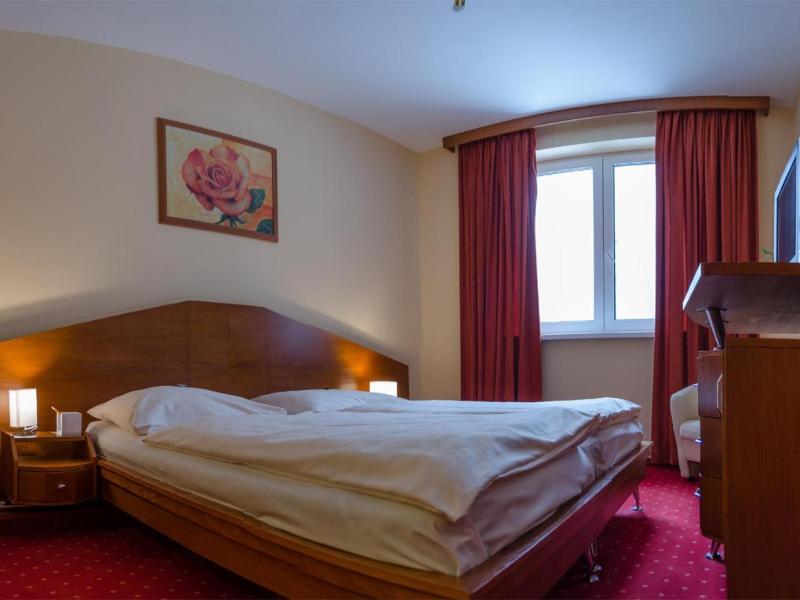 BEST WESTERN Hotel West image