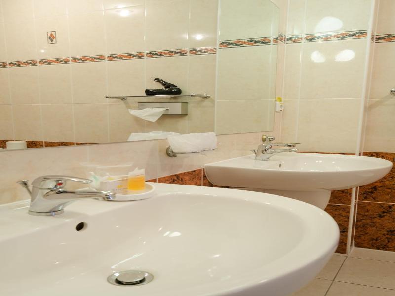 BEST WESTERN Hotel West image