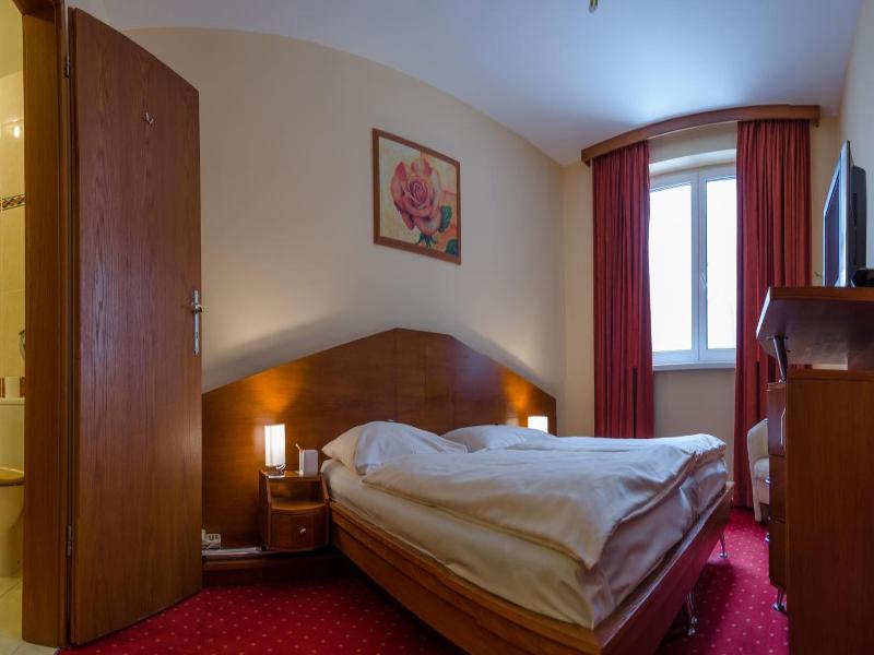 BEST WESTERN Hotel West image